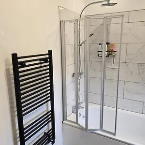 https://villa-salisbury-silver.cambridgehotelsuk.com