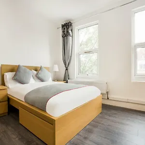 The Broadway - London Heathrow Hotel Southall